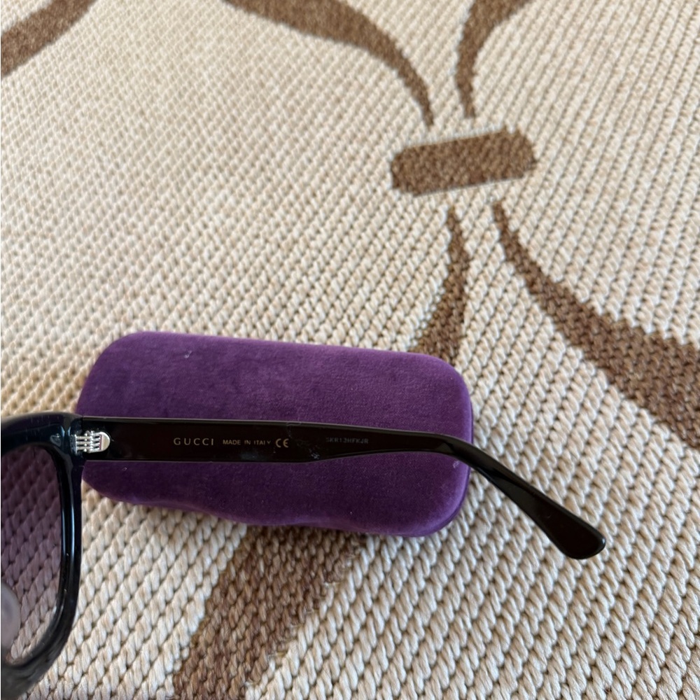 Gucci Black  Sunglasses with Bee Detail - Picture 9 of 15
